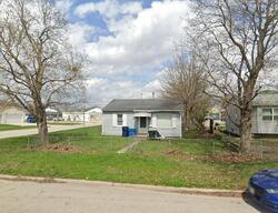 Pre-foreclosure in  Hartman Ave Waterloo, IA 50701