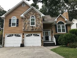 Pre-foreclosure in  White Oak Dr Se Cartersville, GA 30121
