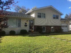 Pre-foreclosure in  S River Rd Fox River Grove, IL 60021
