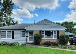 Pre-foreclosure in  27th Ave Rock Island, IL 61201