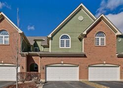 Pre-foreclosure in  W Fairview Way Palatine, IL 60067