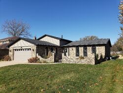 Pre-foreclosure in  MISTIC HARBOUR LN Schaumburg, IL 60193