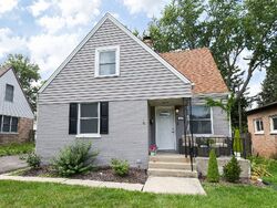 Pre-foreclosure in  Heidorn Ave Westchester, IL 60154