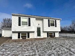 Pre-foreclosure in  17th Ave W Milan, IL 61264