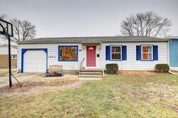 Pre-foreclosure in  Eastern Dr Urbana, IL 61801