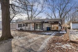 Pre-foreclosure in  S Scottswood Dr Urbana, IL 61802