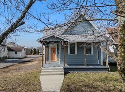 Pre-foreclosure in  Cottage Ave Columbus, IN 47201