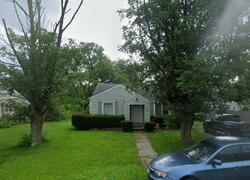 Pre-foreclosure in  Lake St Anderson, IN 46017