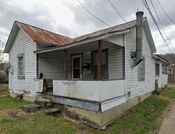 Pre-foreclosure in  Azalea Aly Pikeville, KY 41501