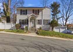 Pre-foreclosure in  Ridgehurst Rd West Orange, NJ 07052