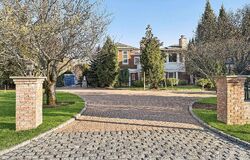 Pre-foreclosure in  Tanners Neck Ln Westhampton, NY 11977
