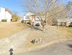Pre-foreclosure in  Coltswood Ct Charlotte, NC 28211