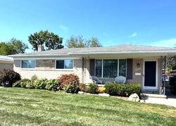 Pre-foreclosure in  Glenwood Cir Warren, MI 48088
