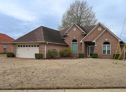 Pre-foreclosure in  Braybourne Main Olive Branch, MS 38654