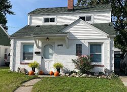 Pre-foreclosure in  Rosalind Ave Eastpointe, MI 48021