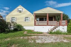 Pre-foreclosure in  Wise Ave Dundalk, MD 21222