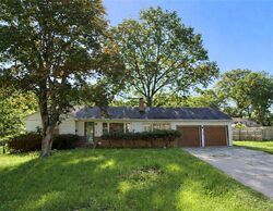 Pre-foreclosure in  Vermont Ave Kansas City, MO 64133