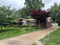 Pre-foreclosure in  Country Club Ct Florissant, MO 63033