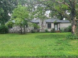 Pre-foreclosure in  E 33rd St Joplin, MO 64804