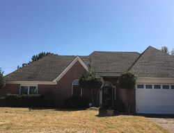 Pre-foreclosure in  Fox Hunt Dr Olive Branch, MS 38654