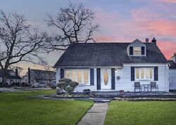 Pre-foreclosure in  Windermere Rd Franklin Square, NY 11010
