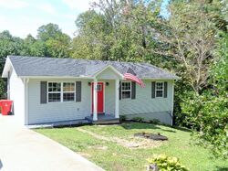 Pre-foreclosure in  HOMESTEAD LN London, KY 40741