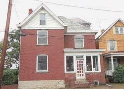  S 2nd St, Jeannette PA