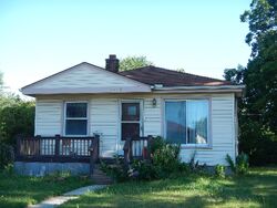 Pre-foreclosure in  DOLORES AVE Warren, MI 48091