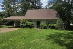 Pre-foreclosure in  AMHERST ST Clinton, MS 39056