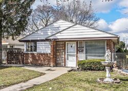Pre-foreclosure in  LORENZ AVE Lansing, IL 60438
