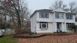 Pre-foreclosure in  TIFFANY LN Lakewood, NJ 08701