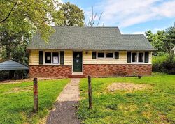 Pre-foreclosure in  LAKE SHORE DR Netcong, NJ 07857