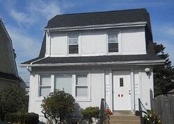 Pre-foreclosure in  LAUREL RD Lindenhurst, NY 11757