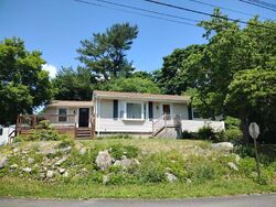 Pre-foreclosure in  Pequot Ave Warwick, RI 02889