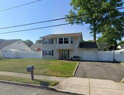 Pre-foreclosure in  Bening Ln Holbrook, NY 11741