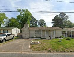 Pre-foreclosure in  Pinewell St Portsmouth, VA 23704