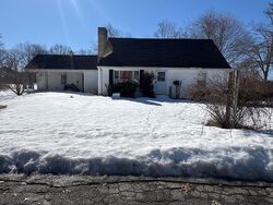 Pre-foreclosure in  Fairlawn Ave Oxford, MA 01540