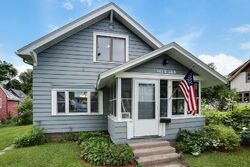 Pre-foreclosure in  3rd St E Saint Paul, MN 55106