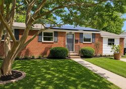 Pre-foreclosure in  Seward Dr Hampton, VA 23663