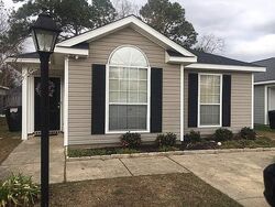 Pre-foreclosure in  Desert Oak Ct Mobile, AL 36695