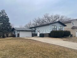 Pre-foreclosure in  Cedar Ave Country Club Hills, IL 60478