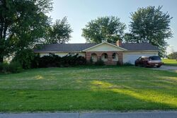  Meadow Ln, Nevada MO