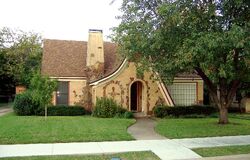 Pre-foreclosure in  Stoneleigh Ave Dallas, TX 75235