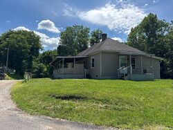  S River Rd, Blue Rock OH
