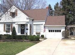 Pre-foreclosure in  Anderson Rd Cleveland, OH 44124