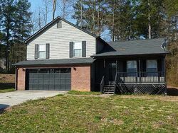 Pre-foreclosure in  Babbling Brook Dr Jonesboro, GA 30236