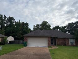 Pre-foreclosure in  Red Oak Cv Byram, MS 39272