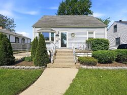 Pre-foreclosure in  Hirsch Ave Calumet City, IL 60409