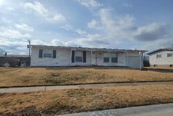 Pre-foreclosure in  WREN DR Florissant, MO 63031