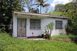  Nw 52nd St, Miami FL